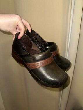Dansko Penny clogs black full grain leather floral brown embossed trim wmns 39